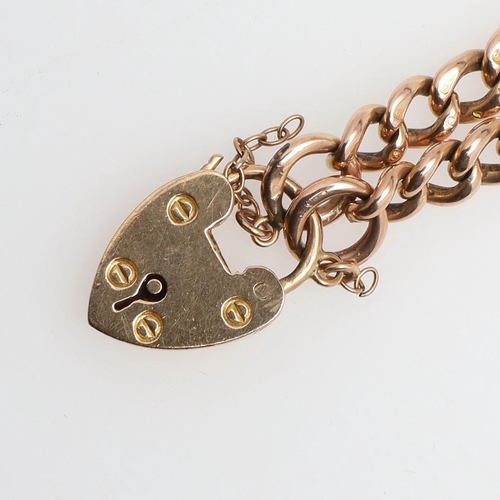 941 - A 9CT GOLD CURB LINK BRACELET. with padlock clasp, each link stamped 9 375, 19cm long, 21.0 grams.  ... 