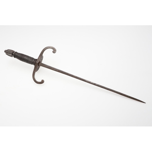 106 - A 17TH CENTURY STYLE 'LEFT HAND' DAGGER. With a 35cm tapering triangular blade with pointed end and ... 