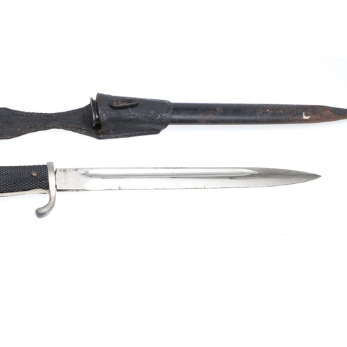 115 - A SECOND WORLD WAR GERMAN KS98 BAYONET AND SCABBARD. A bayonet with a 25cm pointed, fullered single ... 