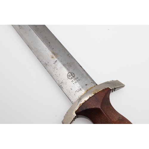 116 - A SECOND WORLD WAR GERMAN SA DAGGER AND SCABBARD. With a 22cm pointed, double edged blade inscribed ... 