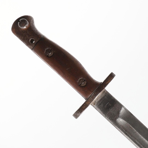 117 - A FIRST WORLD WAR 1907 PATTERN BAYONET AND SCABBARD. With a 43cm single edged fullered blade, the ri... 