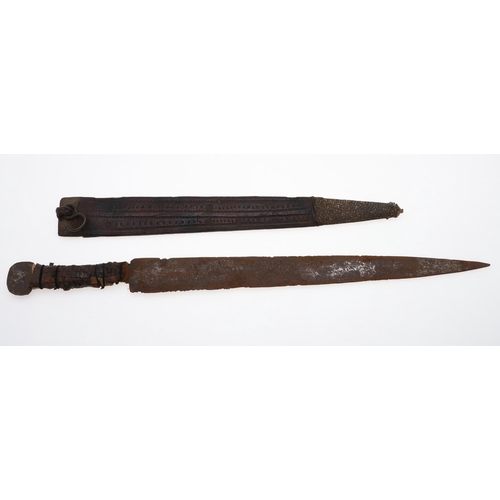 128 - AN AFRICAN LONG-BLADED KNIFE AND LEATHER COVERED SCABBARD. With a 41cm pointed tapering blade with a... 