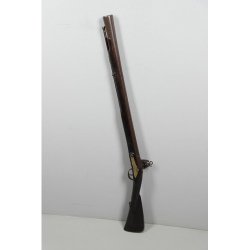 13 - A FLINTLOCK MUSKETOON BY GRIFFIN OF LONDON. A Musketoon with a 76cm flared barrel marked with a star... 