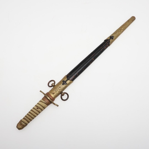 131 - A SECOND WORLD WAR JAPANESE NAVAL OFFICERS DAGGER AND SCABBARD. A Second World War Japanese Naval Of... 