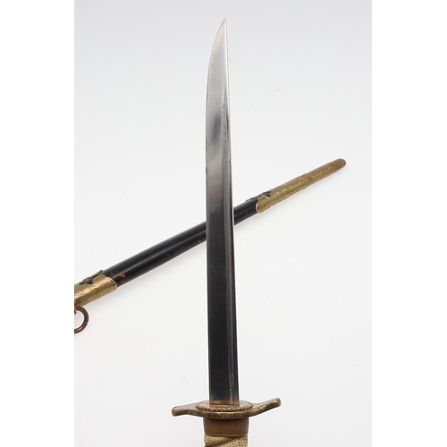 131 - A SECOND WORLD WAR JAPANESE NAVAL OFFICERS DAGGER AND SCABBARD. A Second World War Japanese Naval Of... 