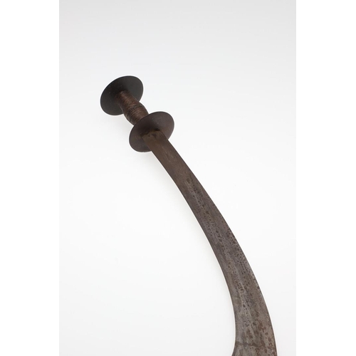 134 - A 19TH CENTURY NEPALESE KORA SWORD. With a 46cm curved blade with shaped flared end, sharpened cutti... 