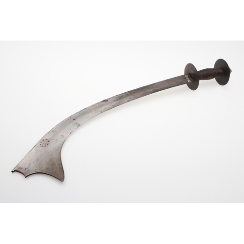 134 - A 19TH CENTURY NEPALESE KORA SWORD. With a 46cm curved blade with shaped flared end, sharpened cutti... 