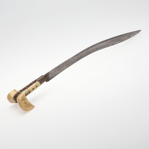 136 - A TURKISH OTTOMAN YATAGHAN SWORD. With a 61cm curved and pointed blade with sharpened edge, slight f... 