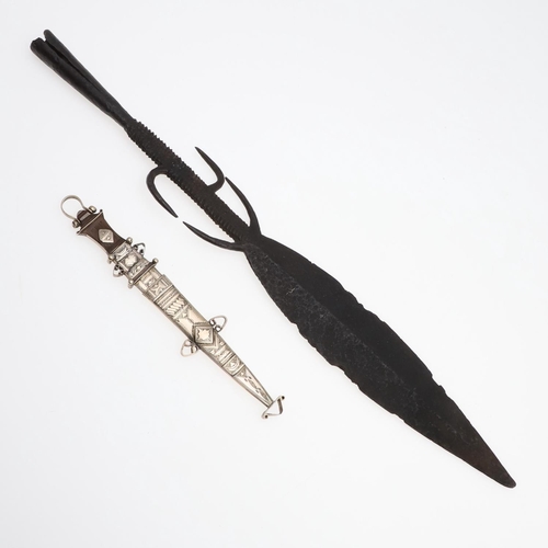 141 - AN AFRICAN DECORATED SPEAR HEAD AND A SMALL INDIAN TYPE KNIFE. With a leaf shaped point on a decorat... 