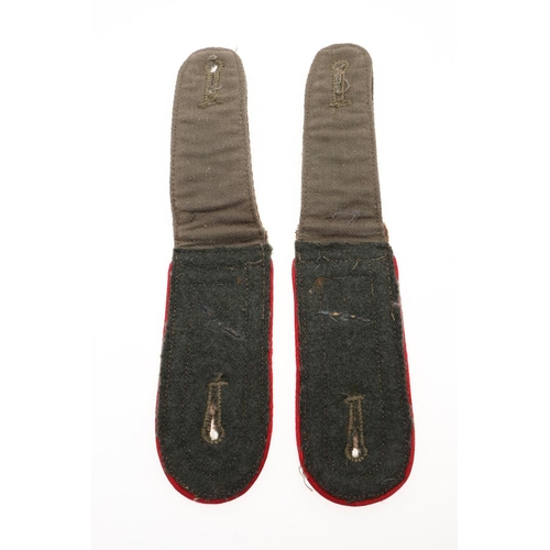 185 - A PAIR OF SECOND WORLD WAR GERMAN AFRIKAKORPS ARTILLERY SHOULDER STRAPS. A pair of Afrikakorps Artil... 