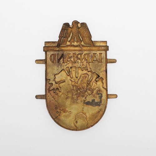 199 - A GERMAN ARMY LAPPLAND CAMPAIGN SHIELD. A Lappland shield, bronze type with rounded base, 6.8cm   *C... 