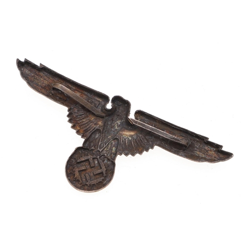 216 - A WAFFEN-SS OFFICER'S PEAKED CAP EAGLE. An early war type Waffen-SS Officer's Peaked Cap Eagle, silv... 