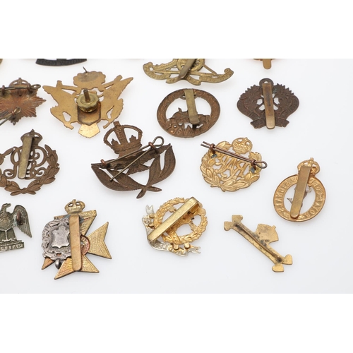 243 - A MIXED COLLECTION OF MILITARY CAP BADGES TO INCLUDE SOMERSET LIGHT INFANTRY AND OTHERS. A mixed col... 