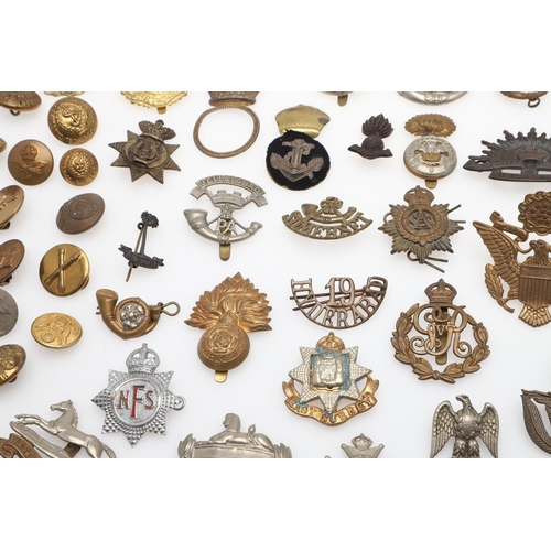 243 - A MIXED COLLECTION OF MILITARY CAP BADGES TO INCLUDE SOMERSET LIGHT INFANTRY AND OTHERS. A mixed col... 