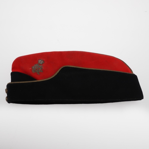 252 - A KINGS DRAGOON GUARDS OFFICERS FIELD SERVICE CAP. An Officers Field Service cap in black and red wi... 