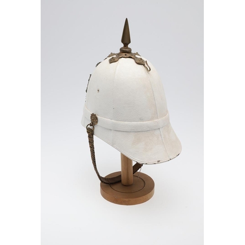 274 - A WHITE FOREIGN SERVICE HELMET WITH SOUTH WALES BORDERERS HELMET PLATE. With a brass hexagonal spike... 