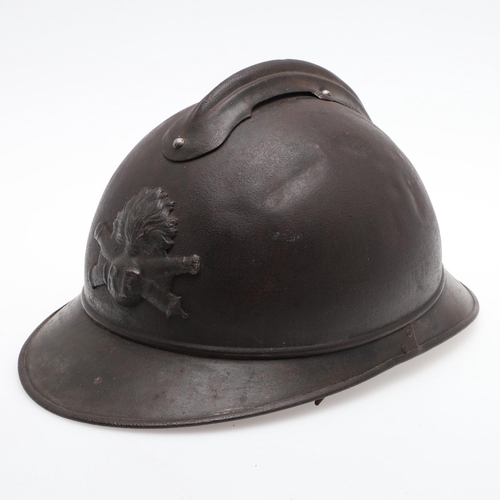 275 - A FRENCH FIRST WORLD WAR M15 ADRIAN STEEL HELMET. A Great War period French Artillery M15 pattern st... 