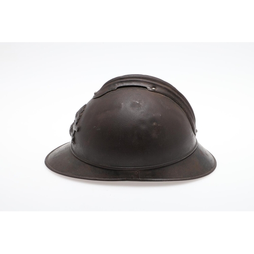 275 - A FRENCH FIRST WORLD WAR M15 ADRIAN STEEL HELMET. A Great War period French Artillery M15 pattern st... 