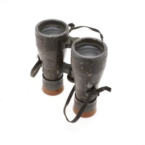 286 - A PAIR OF FIRST WORLD WAR GERMAN BINOCLUARS BY SPINDLER AND HOYER. A pair of binoculars marked 'Germ... 