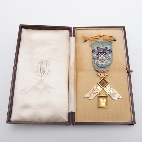 379 - A 14CT GOLD AND ENAMEL MASONIC MEDAL FOR THE HAMPDEN LODGE BY G KENNING AND SON. The medal with 14ct... 