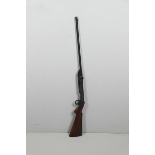 50 - AN EARLY 20TH CENTURY LANES MUSKETEER 177 AIR RIFLE. With a 51cm break barrel marked 'Musketeer' 'La... 