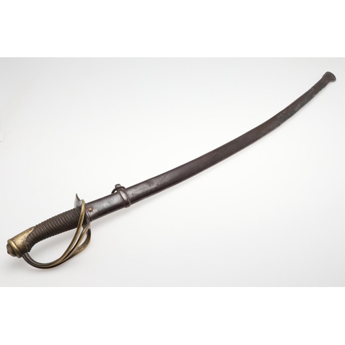 80 - A 19TH CENTURY FRENCH SABRE AND SCABBARD. With a 91cm curved blade with pointed tip and sharpened ed... 