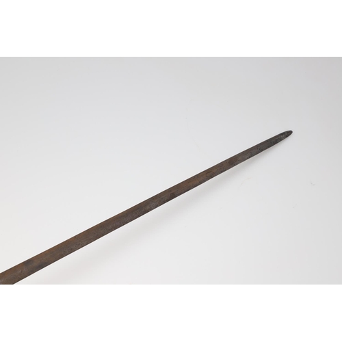 93 - A COPY OF A 17TH CENTURY GERMAN RAPIER. PROBABLY 19TH CNETURY. With a 89cm tapering blade with round... 