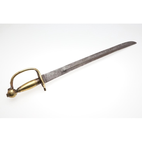 97 - A RUSSIAN 1756 PATTERN GRENADIER'S SWORD FROM THE REIGN OF CATHERINE THE GREAT. With a 67.5cm broad ... 