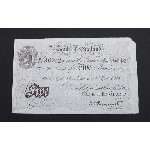 546 - FOUR BLACK AND WHITE SERIES FIVE POUND BANKNOTES. 1924-52. A Bank of England black and white series ... 