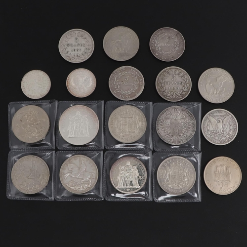 733 - A COLLECTION OF 20TH CENTURY CROWNS AND SIMILAR COINS. Two George V Crowns, 1935, George VI Crowns 1... 