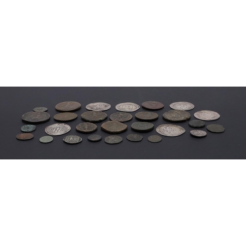 737 - A COLLECTION OF ANCIENT COINS TO INCLUDE ROMAN AND OTHERS. A collection of ancient coins to include ... 