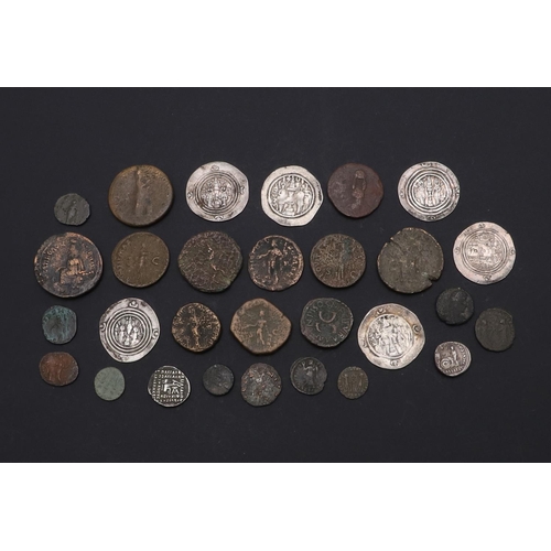 737 - A COLLECTION OF ANCIENT COINS TO INCLUDE ROMAN AND OTHERS. A collection of ancient coins to include ... 