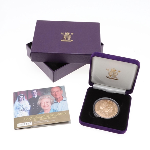 879 - A ROYAL MINT GOLD PROOF CROWN. 2007. A Royal Mint Gold Proof Crown celebrating the Diamond Wedding A... 