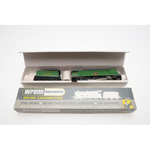 572 - WRENN BOXED 00 GAUGE LOCOMOTIVE - CANADIAN PACIFIC. A boxed W2290 Southern Bullied Canadian Pacific,... 