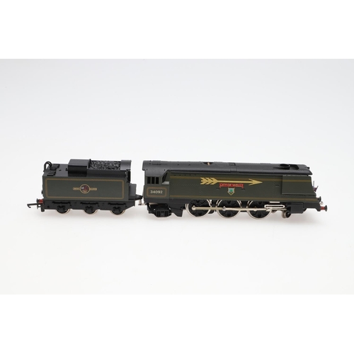 574 - WRENN BOXED 00 GAUGE LOCOMOTIVE - CITY OF WELLS. A boxed W2266/A Golden Arrow City of Wells locomoti... 