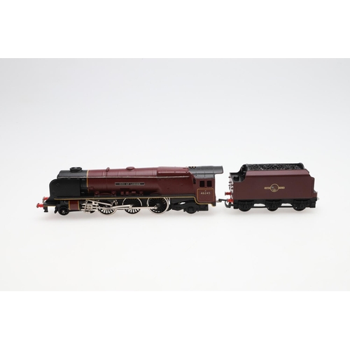 576 - WRENN BOXED 00 GAUGE LOCOMOTIVES - CITY OF LONDON & CITY OF LIVERPOOL. Including W2226 City of Londo... 