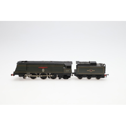 578 - WRENN BOXED 00 GAUGE LOCOMOTIVE - WINSTON CHURCHILL. A boxed W2265 Winston Churchill 4-6-2 BR Green ... 