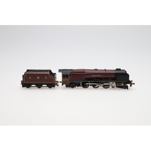 582 - WRENN BOXED 00 GAUGE LOCOMOTIVE - QUEEN ELIZABETH. A boxed W2285 LMS Maroon locomotive Queen Elizabe... 