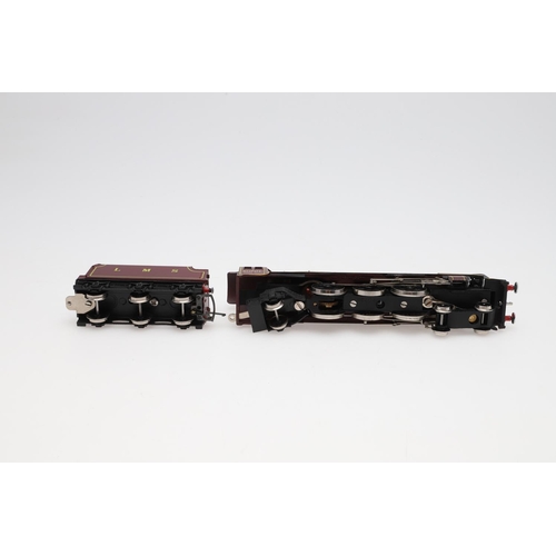 582 - WRENN BOXED 00 GAUGE LOCOMOTIVE - QUEEN ELIZABETH. A boxed W2285 LMS Maroon locomotive Queen Elizabe... 