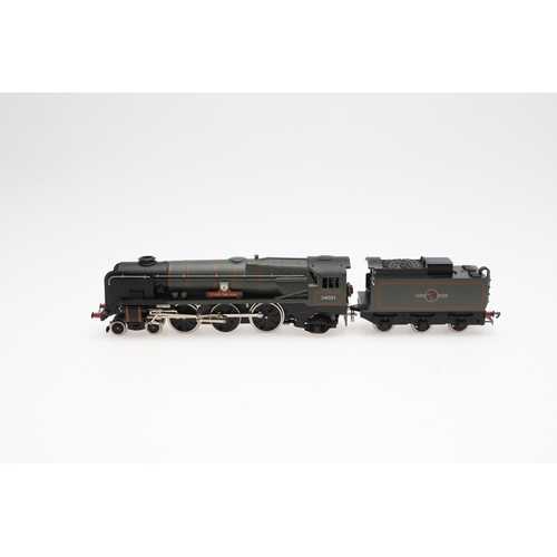 583 - WRENN BOXED 00 GAUGE LOCOMOTIVE - DARTMOOR. A boxed W2296 Rebuilt Green Bulleid locomotive 'Dartmoor... 