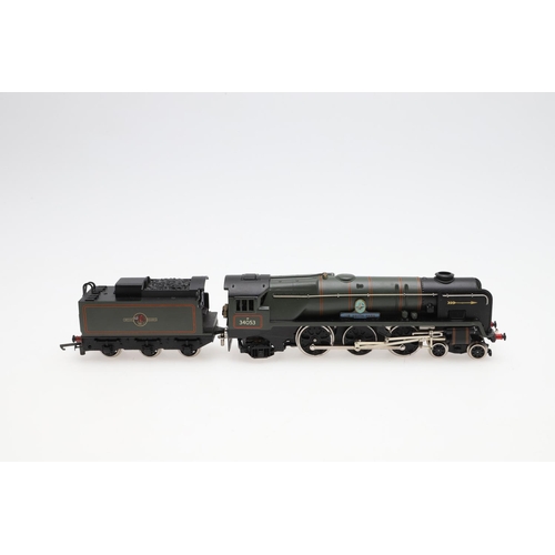 584 - WRENN BOXED 00 GAUGE LOCOMOTIVE - SIR KEITH PARK. W2269 Sir Keith Park, Rebuilt BR Green Golden Arro... 