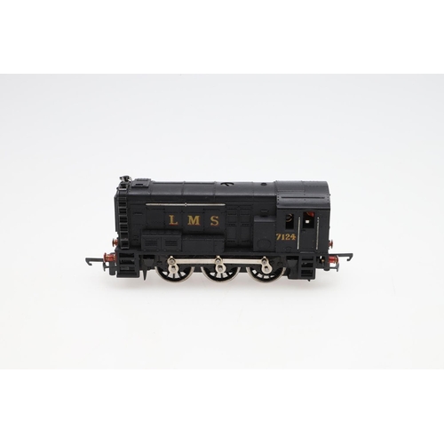 586 - WRENN BOXED 00 GAUGE DIESEL LOCOMOTIVES. Two boxed locomotives, W2234 Diesel Electric National Coal ... 