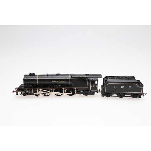 596 - WRENN BOXED 00 GAUGE LOCOMOTIVE 'DUCHESS OF GLOUCESTER' - 5 POLE. An unusual W2241A M2 5 pole LMS Du... 