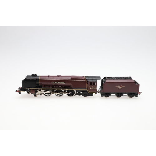 597 - WRENN BOXED 00 GAUGE LOCOMOTIVE - DUCHESS OF HAMILTON. A W2264 Duchess of Hamilton locomotive in mar... 