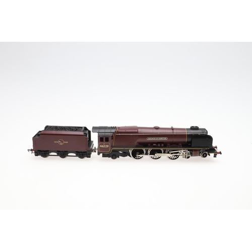 597 - WRENN BOXED 00 GAUGE LOCOMOTIVE - DUCHESS OF HAMILTON. A W2264 Duchess of Hamilton locomotive in mar... 