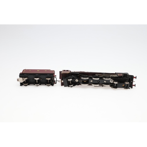 598 - WRENN BOXED 00 GAUGE LOCOMOTIVE - QUEEN ELIZABETH. A boxed W2285 LMS Queen Elizabeth locomotive in m... 