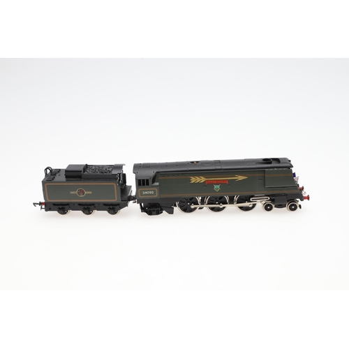 601 - WRENN BOXED 00 GAUGE LOCOMOTIVE - CITY OF WELLS. A boxed W2266/A Golden Arrow City of Wells locomoti... 