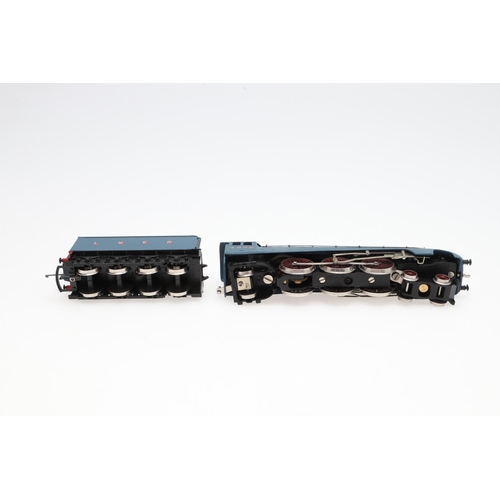 602 - WRENN BOXED 00 GAUGE RAILWAY LOCOMOTIVE - SIR NIGEL GRESLEY (5 POLE). A boxed W2212AM2 A4 Sir Nigel ... 