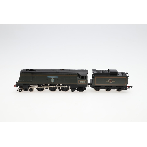 603 - WRENN BOXED 00 GAUGE RAILWAY LOCOMOTIVE - HURRICANE. A boxed W2275/5P 5 Pole Bulleid BR Green Hurric... 