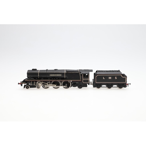 604 - WRENN BOXED 00 GAUGE LOCOMOTIVE - DUCHESS OF HAMILTON (5 POLE). A boxed W2241M2 Duchess of Hamilton ... 